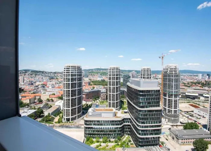 Luxury Skyline 1bdrm 29th, 28th Floor 브라티슬라바