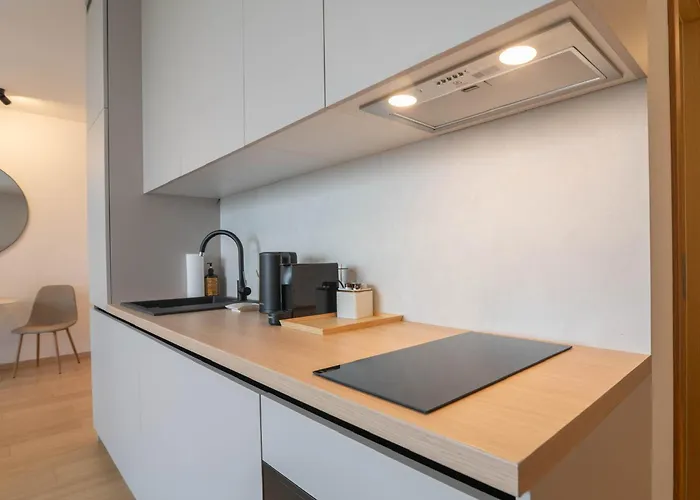 Luxury Skyline 1bdrm 29th, 28th Floor * Pressburg