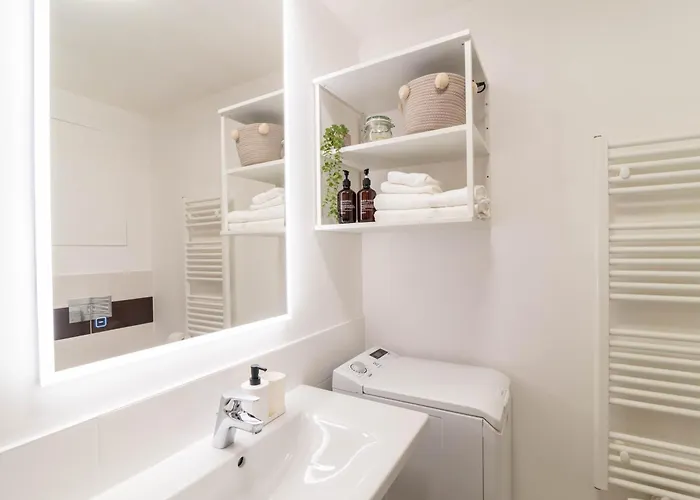 Luxury Skyline 1bdrm 29th, 28th Floor * 브라티슬라바