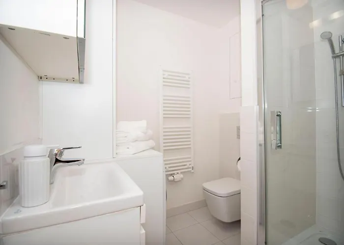 Luxury Skyline 1bdrm 29th, 28th Floor * Pressburg