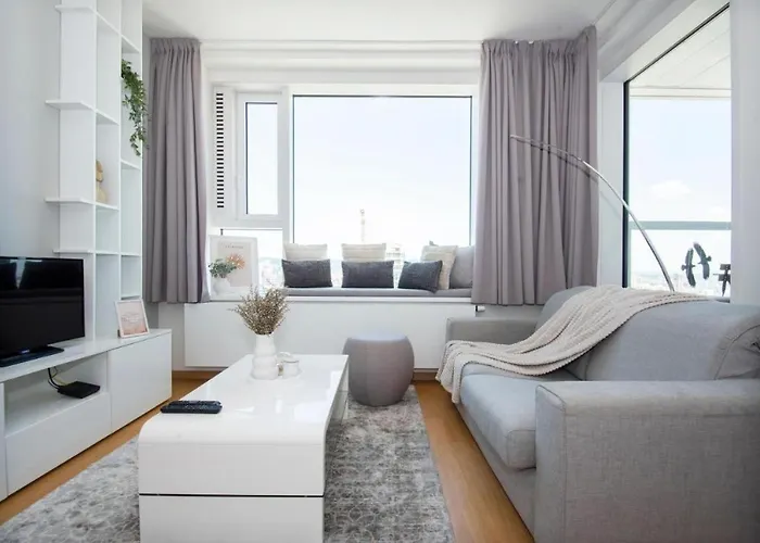 Luxury Skyline 1bdrm 29th, 28th Floor