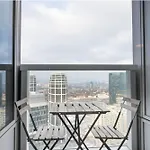 アパート 29Th Floor Luxury Skyline 1Bdrm Apartment - Downtown City Center ブラチスラヴァ