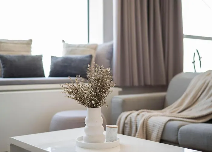 Luxury Skyline 1bdrm 29th, 28th Floor Братислава